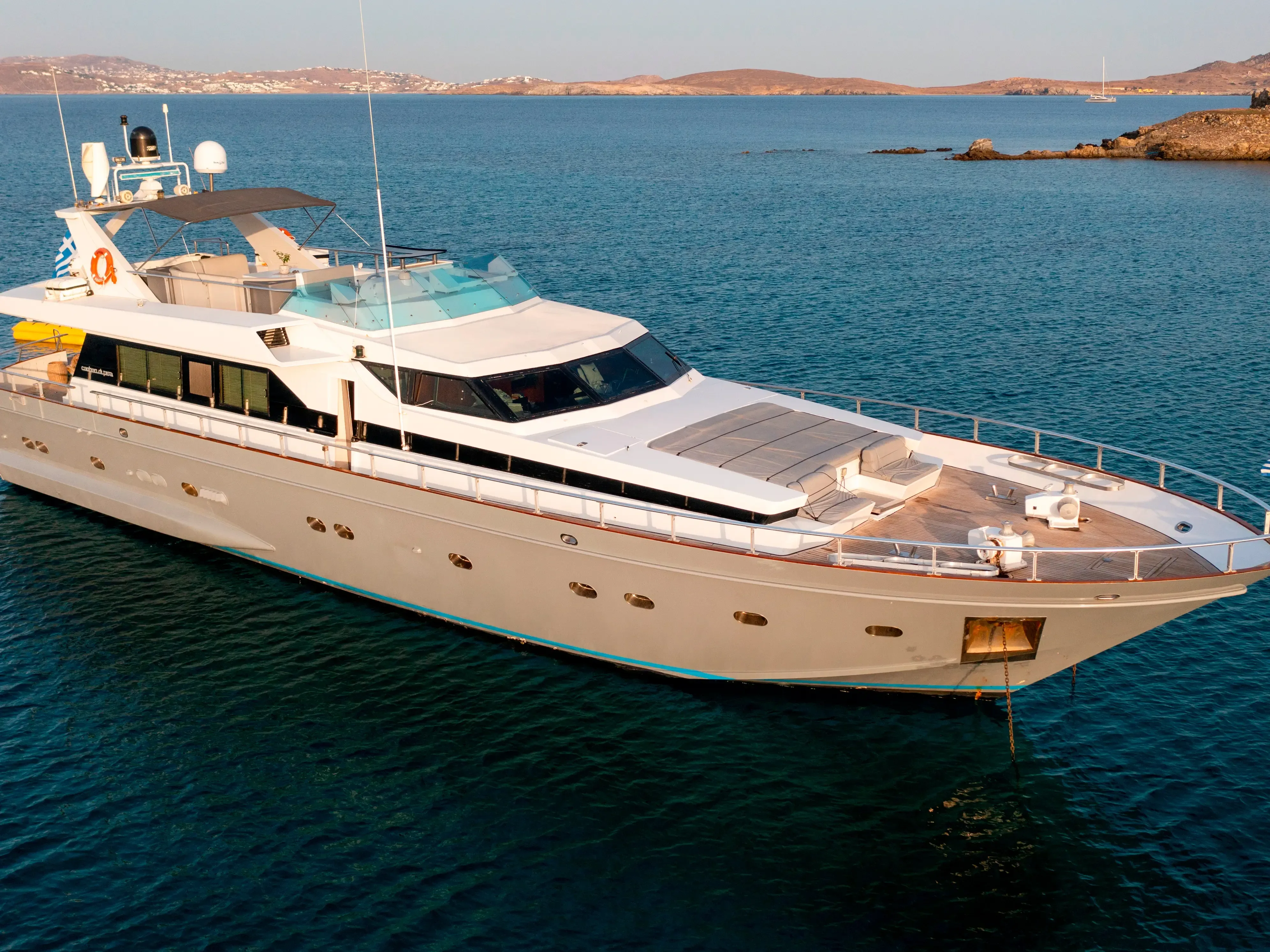 Akhir 27 in Mykonos / Ornos bay - image 1