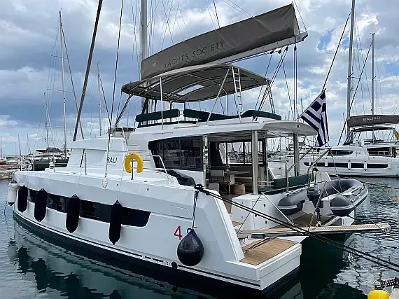Bali 4.8 in Athens / Alimos Marina - image 1