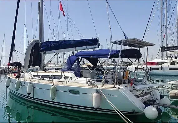 Sun Odyssey 42 i in Syros / Finikas port - image 1