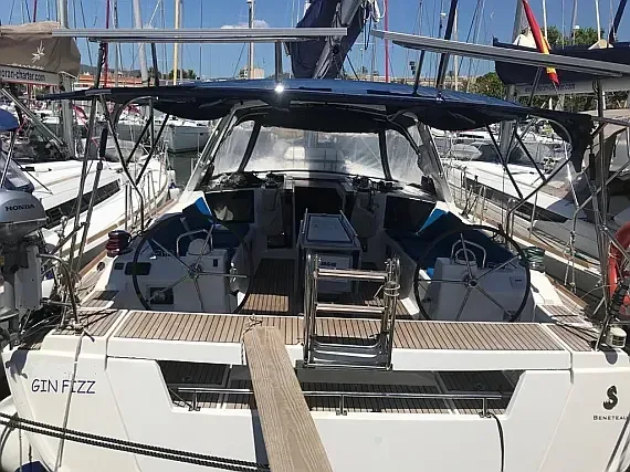 Oceanis 45 in Mallorca / Palma de Mallorca / La Lonja Marina Charter - image 1