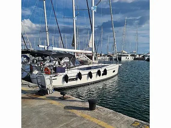 Bavaria C42 in Mykonos / Tourlos Marina - image 1