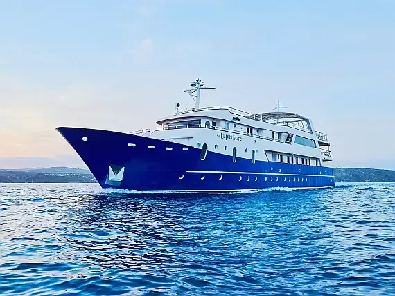 Motoryacht in Split / Port of Split / East Harbour - image 1
