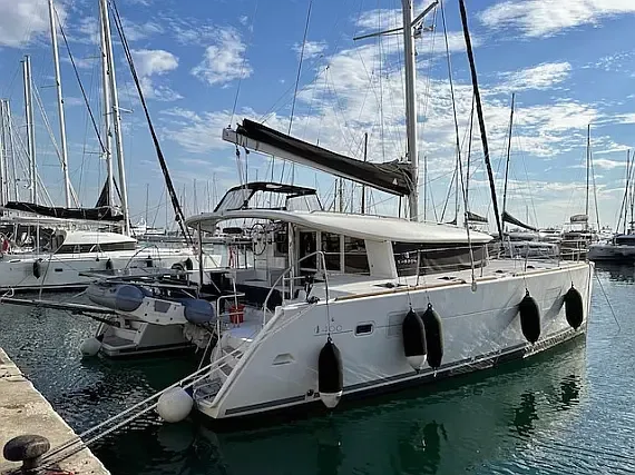 Lagoon 400 S2 in Athens / Alimos Marina - image 1