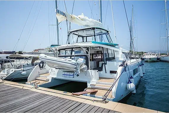 Lagoon 46 in Eden Island / Mahe, Victoria / Eden Island Marina - image 1