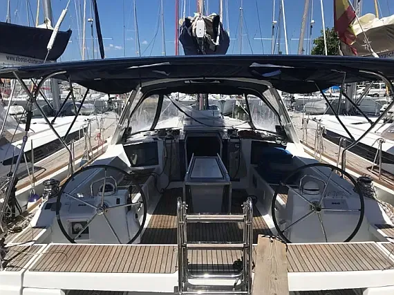 Oceanis 45 in Mallorca / Palma de Mallorca / La Lonja Marina Charter - image 1