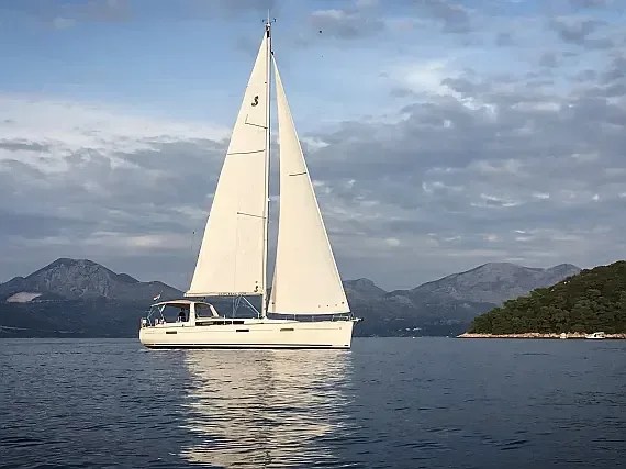 Oceanis 45 in Tivat / Porto Montenegro - image 1