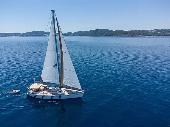 Jeanneau 51 in Palaio Faliro / Flisvos Marina - image 1
