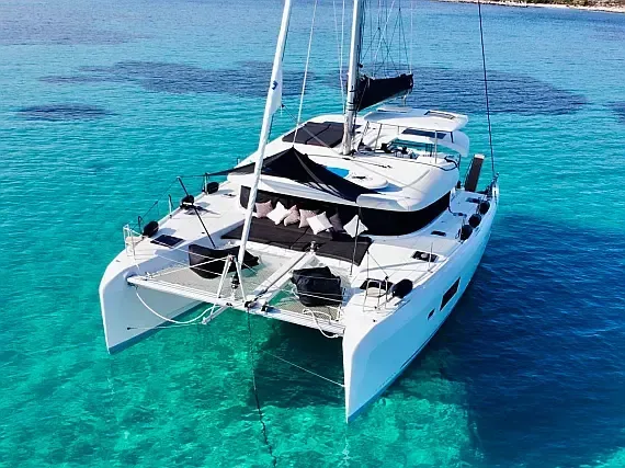 Lagoon 42 in Paros port - image 1