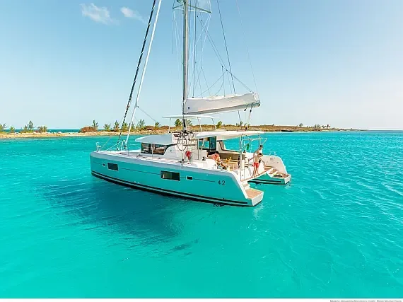 Lagoon 42 in Eden Island / Mahe, Victoria / Eden Island Marina - image 1