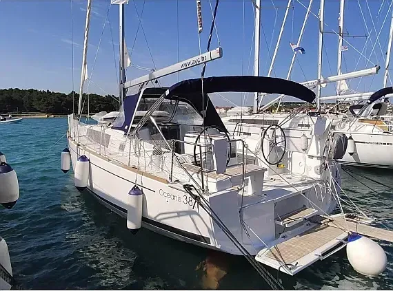 Oceanis 38.1 in Medulin / Marina Medulin - image 1