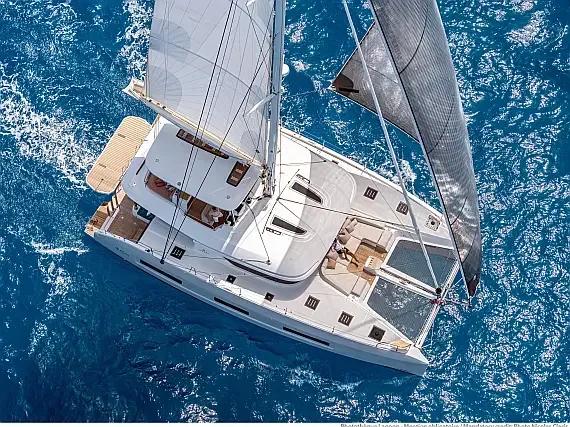 Lagoon 55 in Nea Peramos - Attica / Nea Peramos - image 1