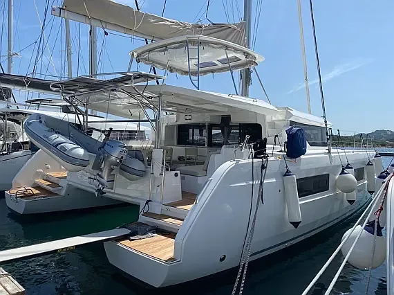 Lagoon 46 in Salerno / Marina d'Arechi - image 1