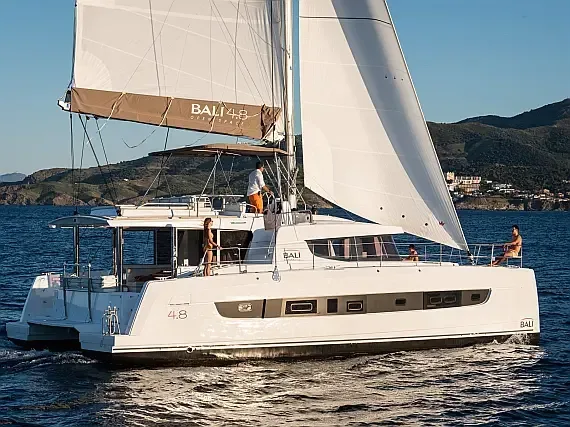 Bali 4.8 in Athens / Alimos Marina - image 1