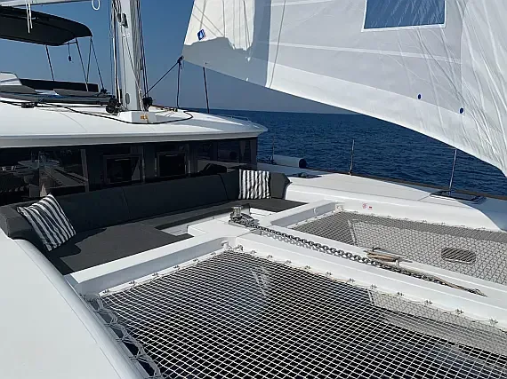 Lagoon 450 in Sardinia / Portisco / Cala dei Sardi - image 1