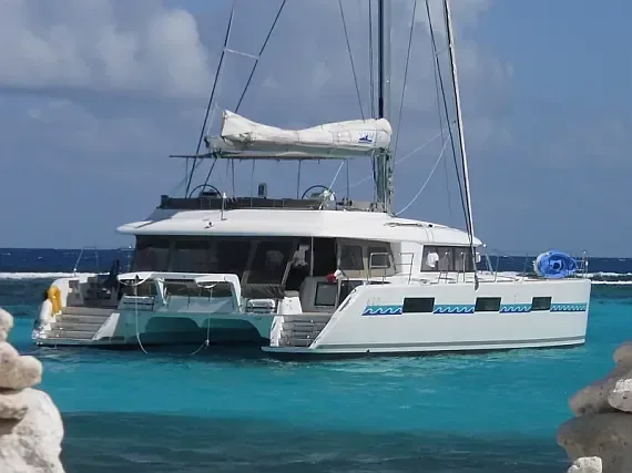 Lagoon 620 in Eden Island / Mahe, Victoria / Eden Island Marina - image 1