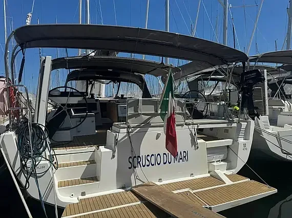 Dufour 470 in Procida / Marina di Procida - image 1