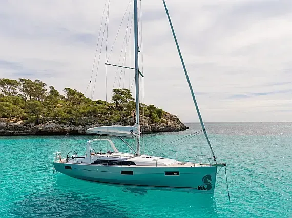 Oceanis 41.1 in Orhaniye / Palmiye Marina - image 1