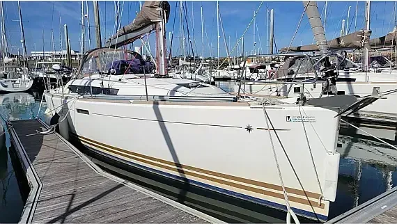 Sun Odyssey 379 in Saint-Quay-Portrieux / Port d'Armor - image 1