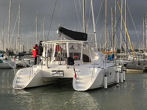 Lagoon 380 in Sardinia / Portisco / Cala dei Sardi - image 1