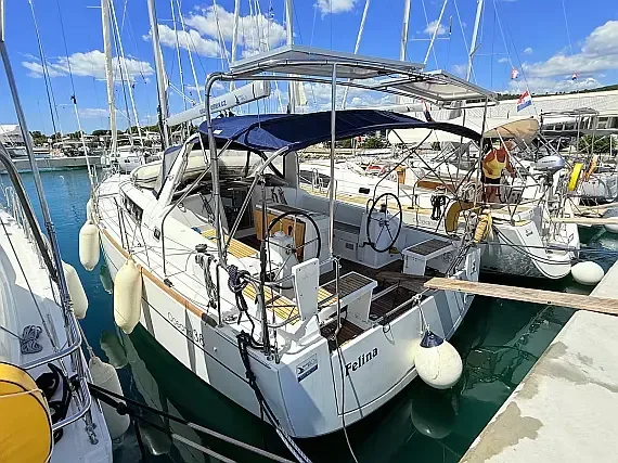 Oceanis 38 in Sukošan / D-Marin Dalmacija Marina - image 1