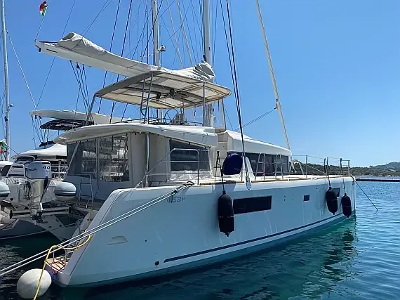 Lagoon 52F in Sardinia / Portisco / Cala dei Sardi - image 1