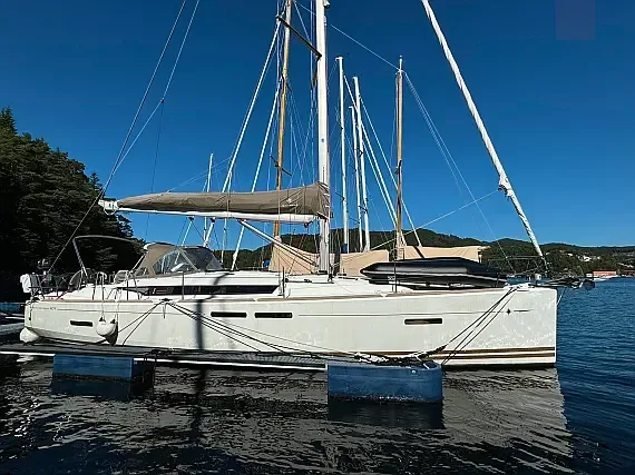 Sun Odyssey 409 in Hjellestad Marina - image 1