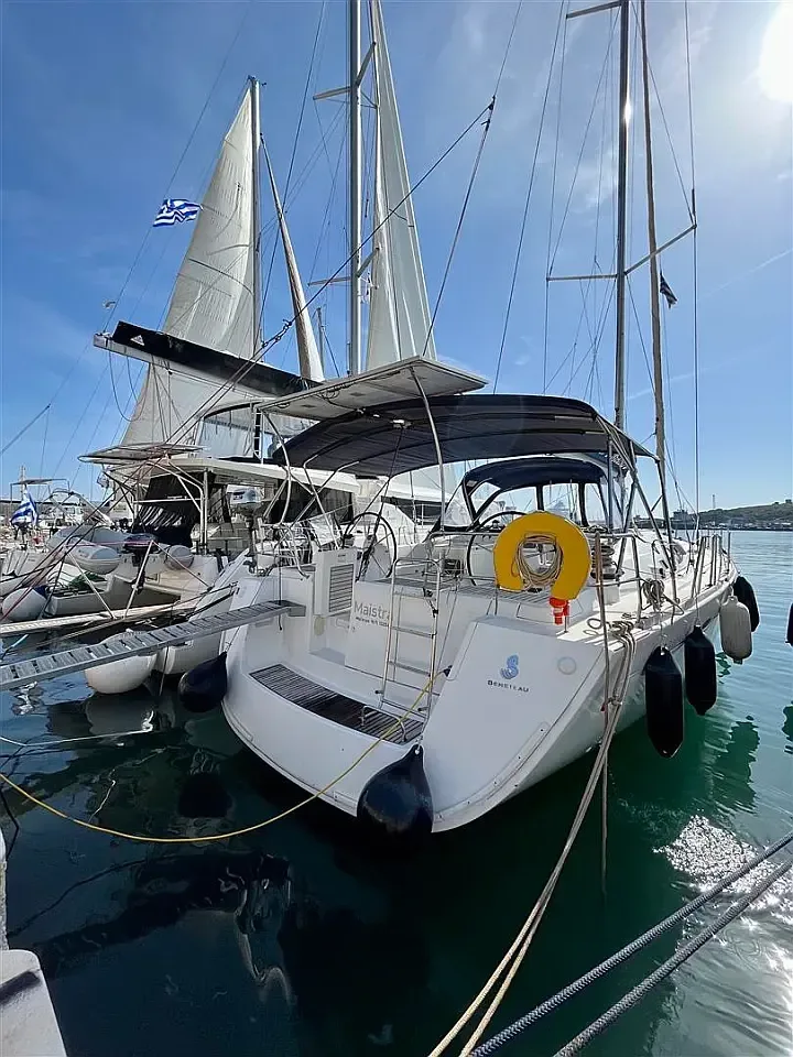 Oceanis 54 in Lavrion Main Port - image 1