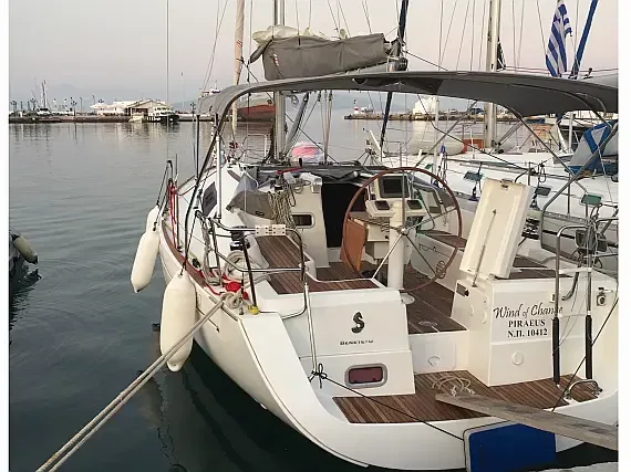 Oceanis 37 in Paros port - image 1