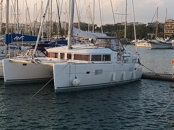 Lagoon 400 S2 in Lavrion Main Port - image 1