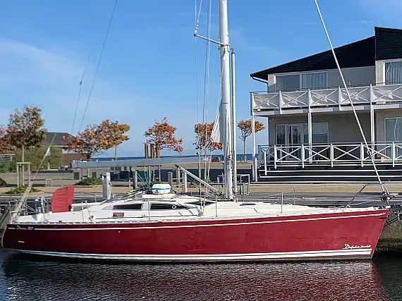 Delphia 40 in Altefähr Harbor - image 1