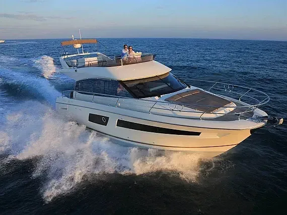 Prestige 450 in Sicily / Giardini Naxos / Porto di Giardini - image 1