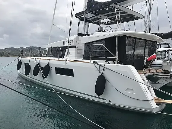 Lagoon 52 in Sardinia / Portisco / Cala dei Sardi - image 1