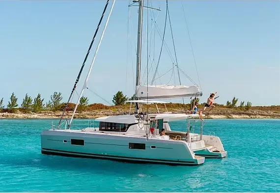 Lagoon 42 in Eden Island / Mahe, Victoria / Eden Island Marina - image 1