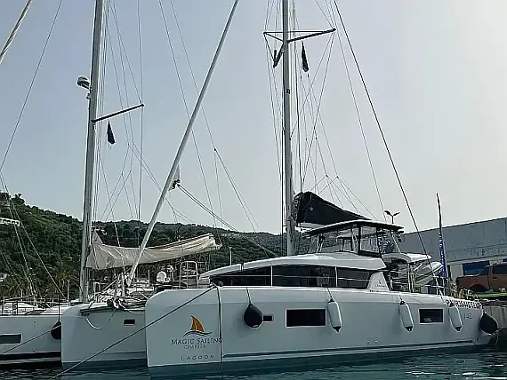 Lagoon 42 in Sicily / Capo d'Orlando Marina - image 1