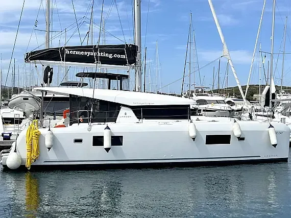 Lagoon 42 in Lavrion / Olympic Marina - image 1