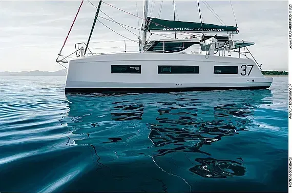 Aventura 37 in València / Real Club Nàutic de València - image 1