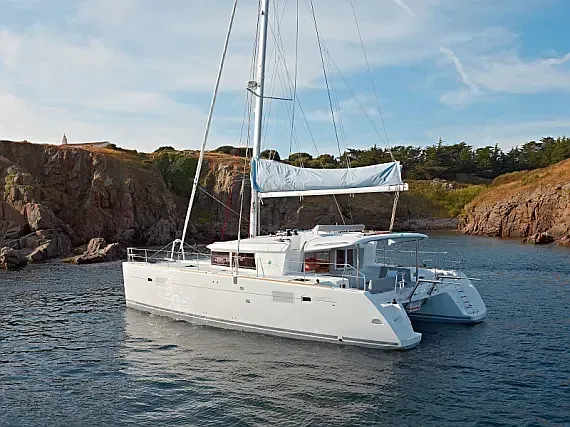 Lagoon 450 Fly in Athens / Alimos Marina - image 1
