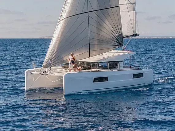 Lagoon 40 in Šibenik / D-Marin Marina Mandalina - image 1