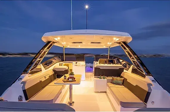 Aquila 32 Sport in Corsica / Ajaccio / Port Tino Rossi - image 1