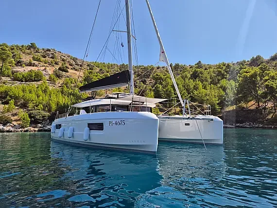 Lagoon 43 in Seget Donji / Marina Baotić - image 1