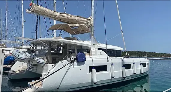 Lagoon 46 in Sardinia / Portisco / Cala dei Sardi - image 1