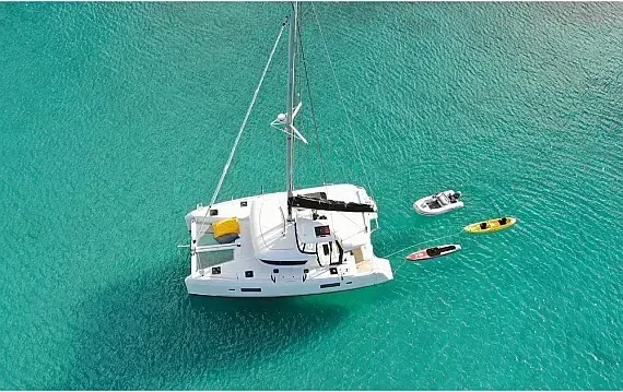 Lagoon 42 in Paros port - image 1