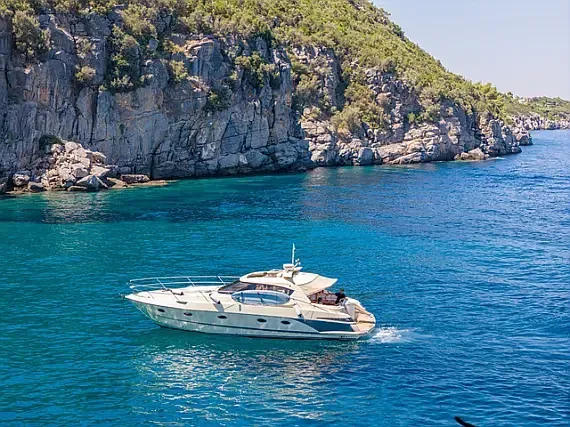 Elan Power 42 in Kanistro - Chalkidiki / Marina Miraggio - image 1