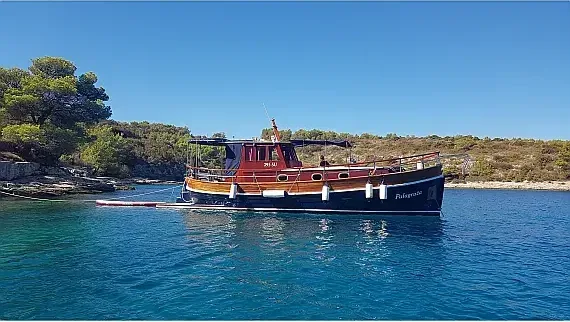 Motor sailer in Split / Marina Zenta - image 1