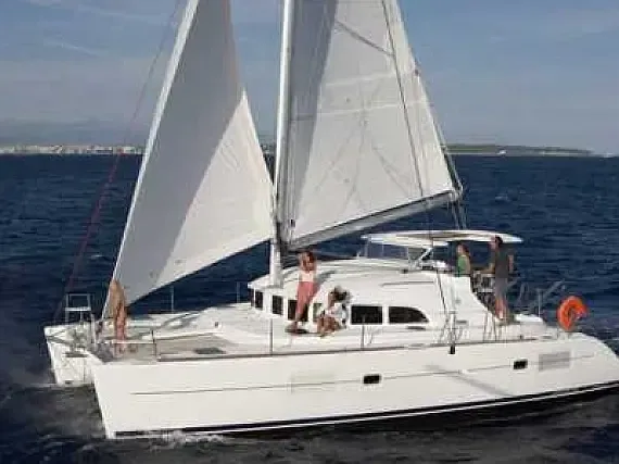 Lagoon 380 in Eden Island / Mahe, Victoria / Eden Island Marina - image 1