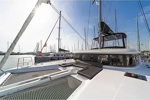 Lagoon 46 in Athens / Alimos Marina - image 1