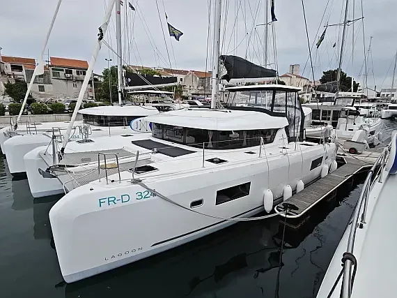 Lagoon 42 in Šibenik / D-Marin Marina Mandalina - image 1