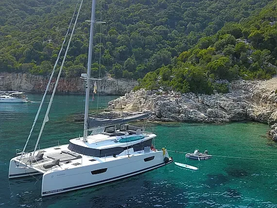 Saona 47 in Kalamata Marina - image 1