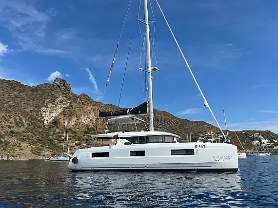 Lagoon 46 in Sicily / Capo d'Orlando Marina - image 1
