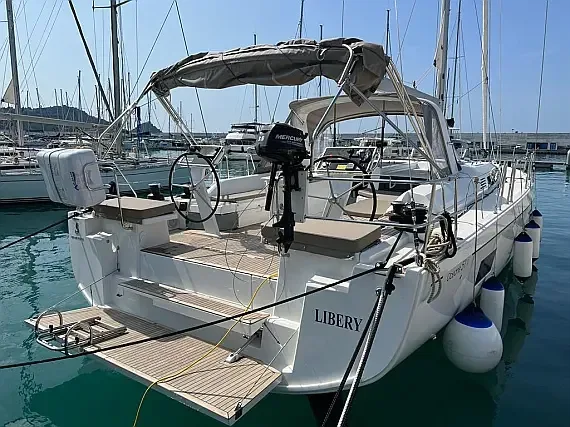 Oceanis 51.1 in Sicily / Capo d'Orlando Marina - image 1